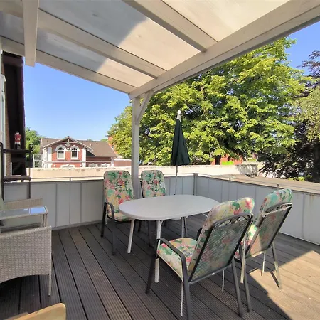 Familie Hensen - Mit Ueberdachter Terrasse Im Ortskern Von * Tarp