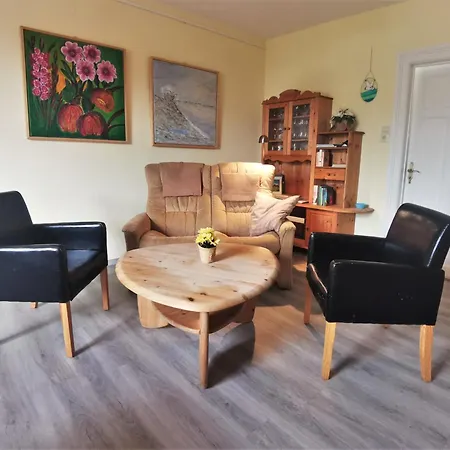 아파트 Familie Hensen - Mit Ueberdachter Terrasse Im Ortskern Von *