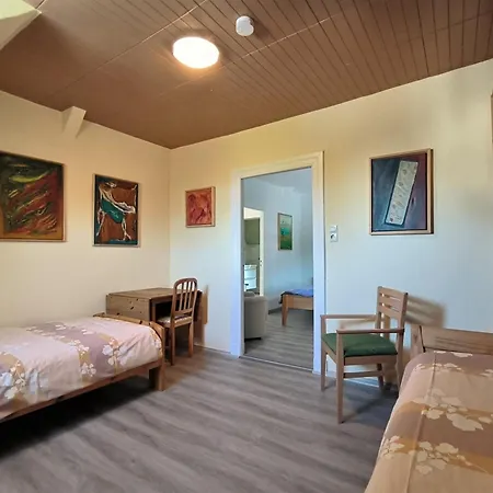 Familie Hensen - Mit Ueberdachter Terrasse Im Ortskern Von * 타프